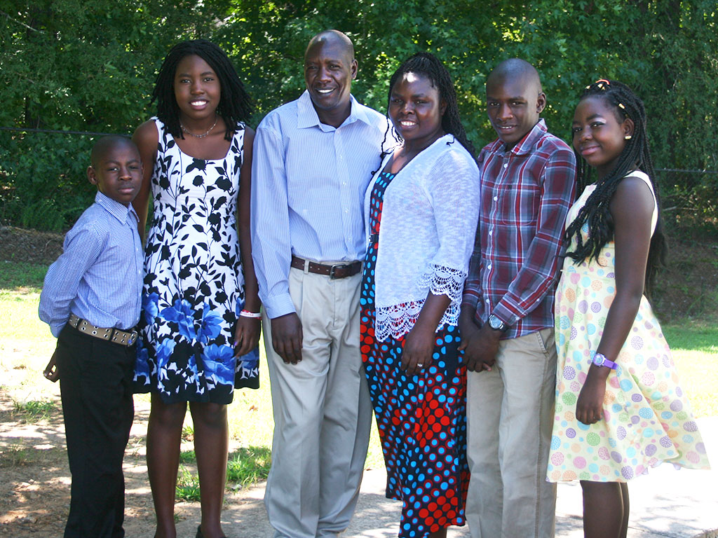 Ndinyo-family-1024